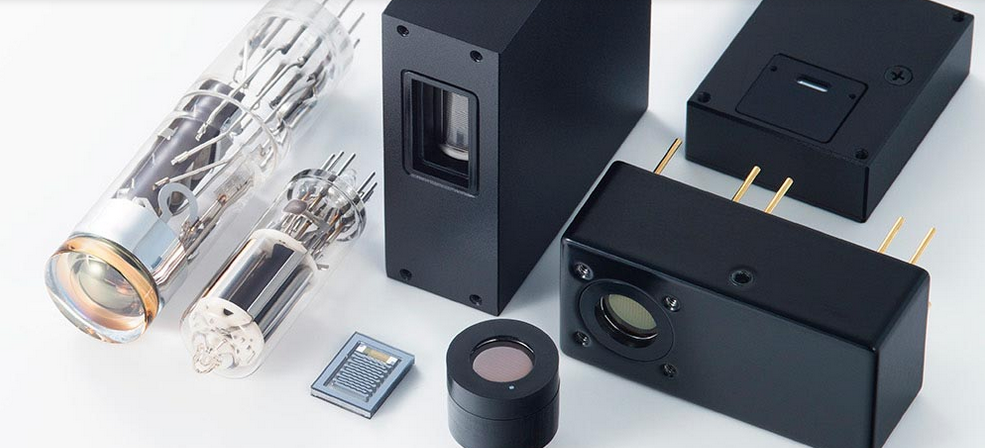 光电倍增管（PMT）